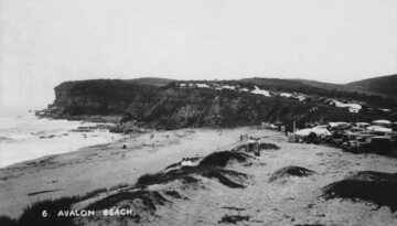 00003-south-facing_beach_scene_1920s